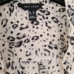 New Look Monochrome Abstract Blouse